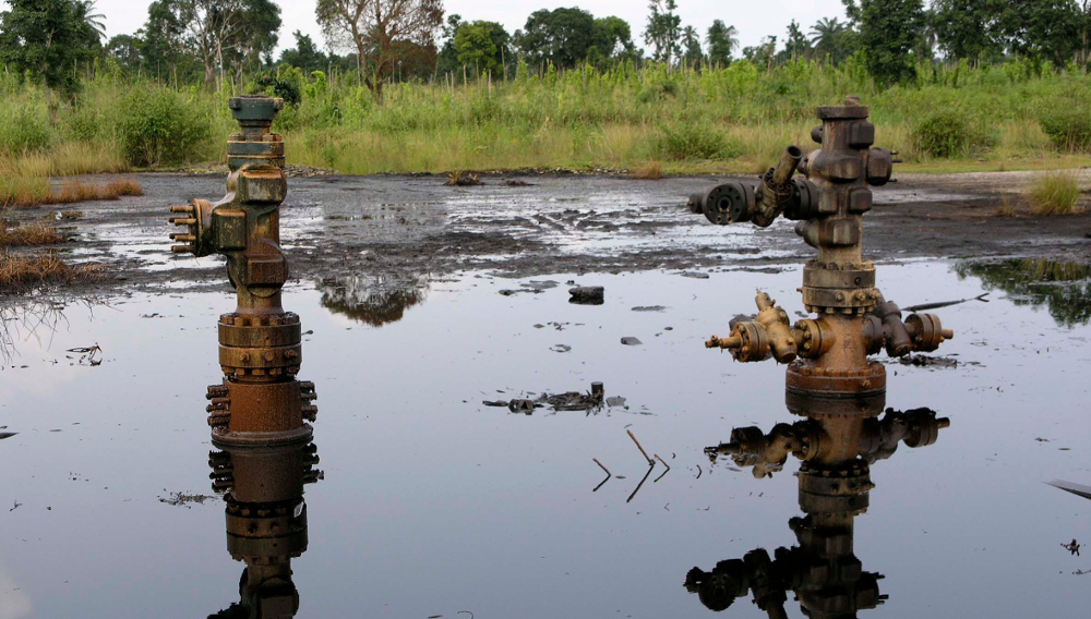 Shell oil heads leaking at K-Dere, Ogoni.